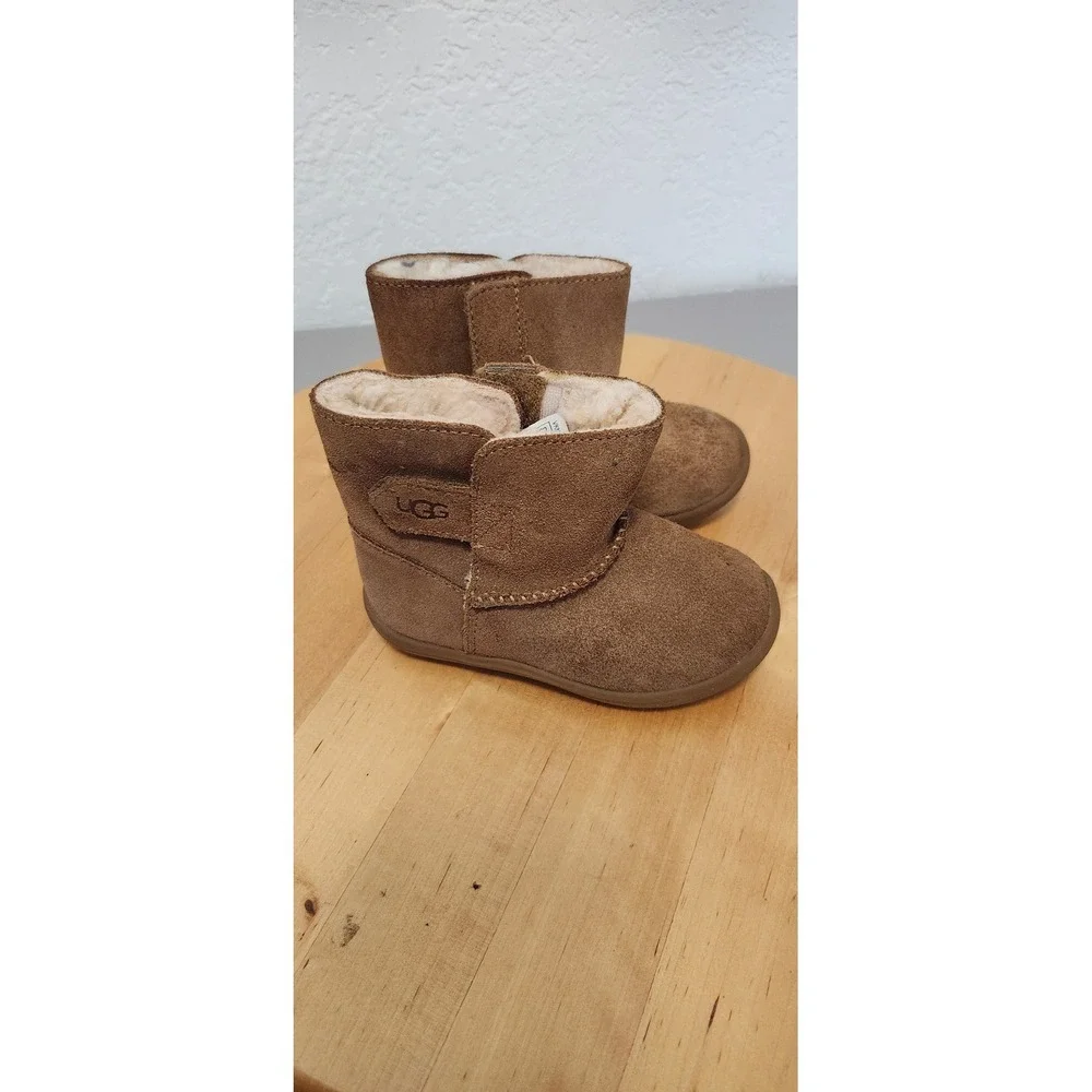 UGG Keelan Boots Kids Size 6 Chestnut Brown Suede Sheepskin Lined 1096034T